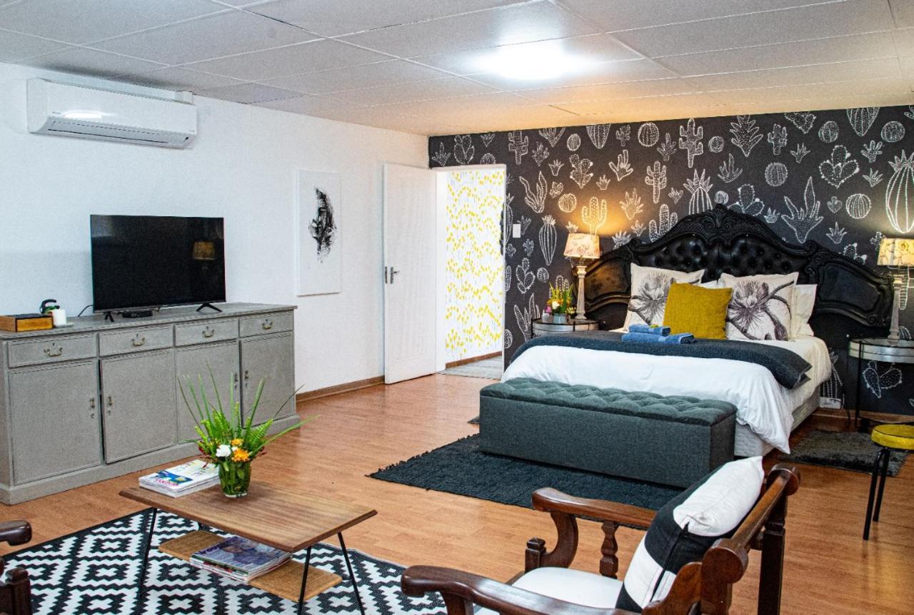 Sixty Three Hotel Bloemfontein Bagian luar foto