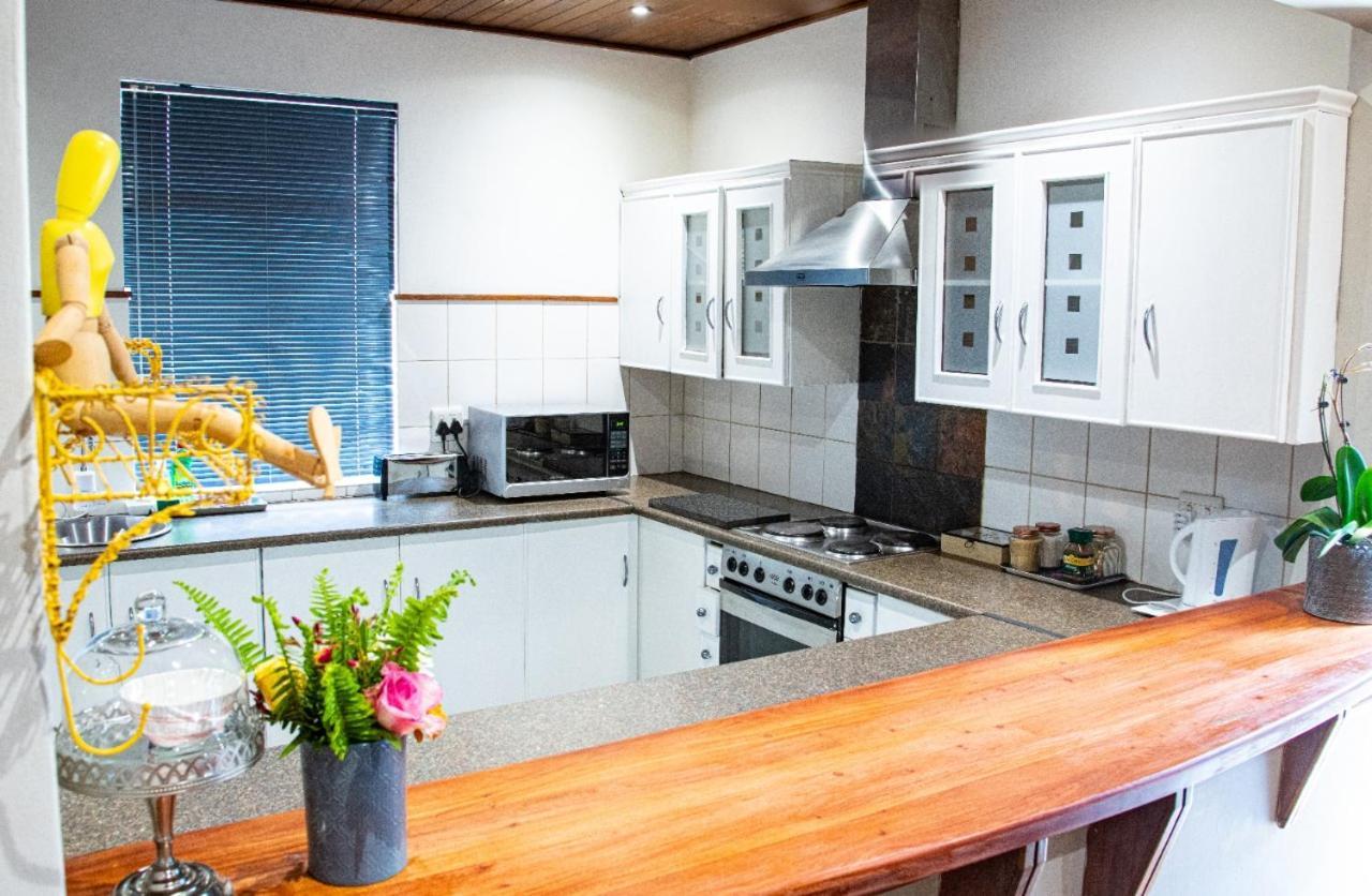 Sixty Three Hotel Bloemfontein Bagian luar foto