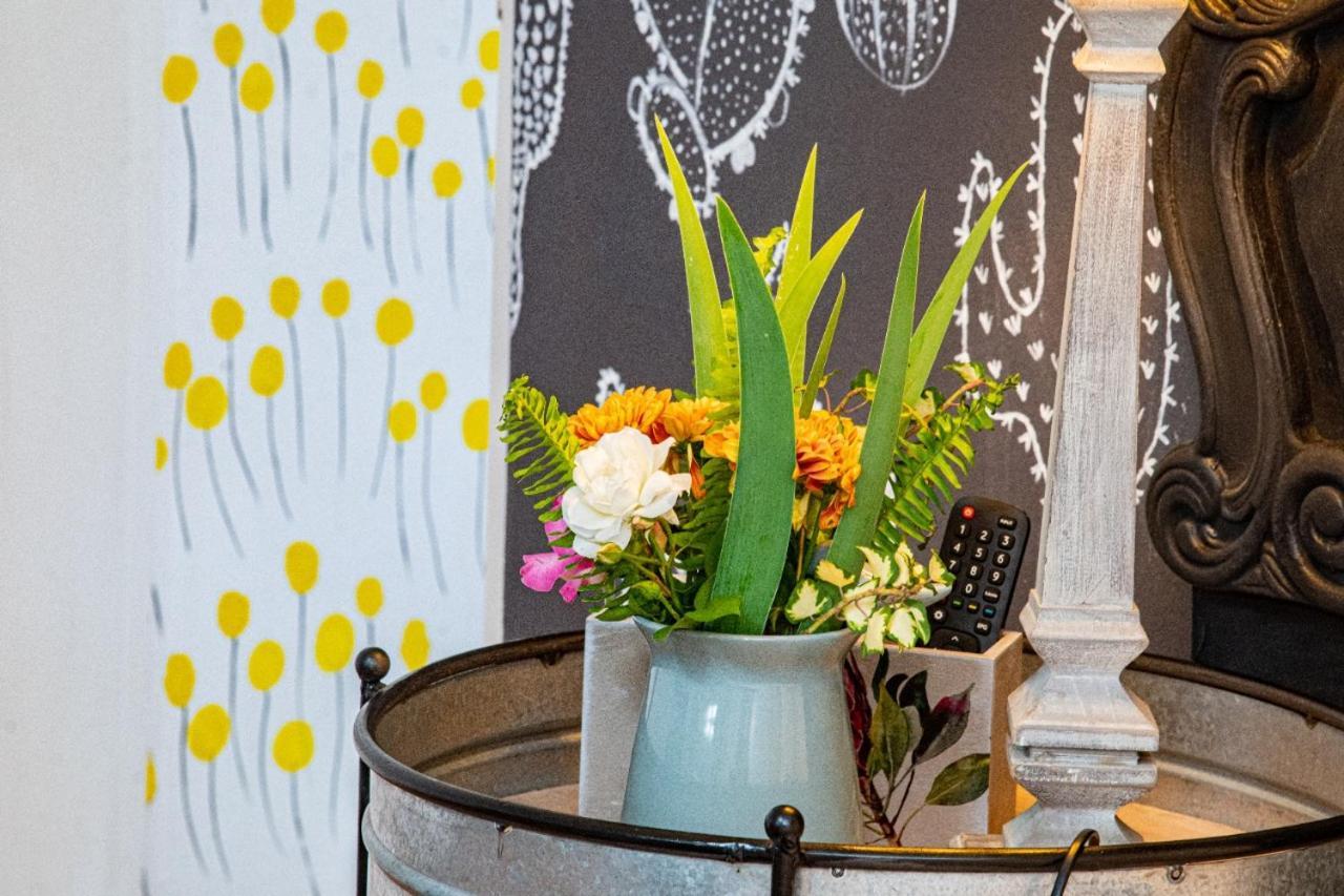 Sixty Three Hotel Bloemfontein Bagian luar foto