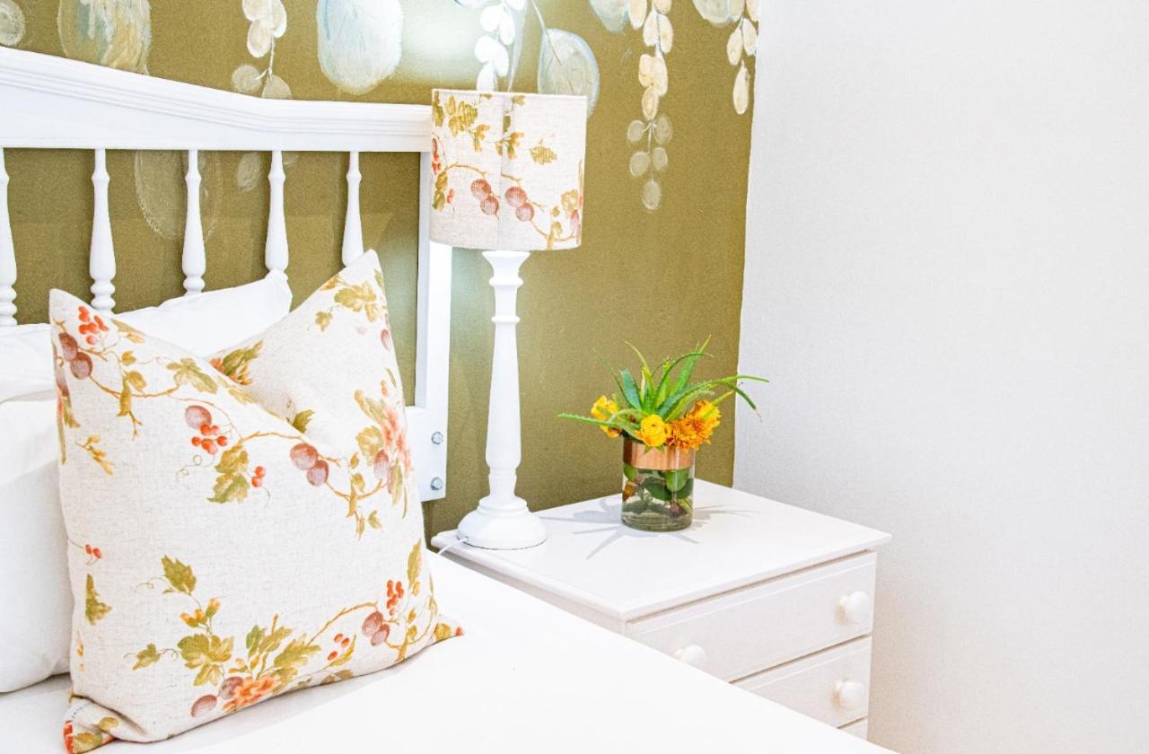 Sixty Three Hotel Bloemfontein Bagian luar foto