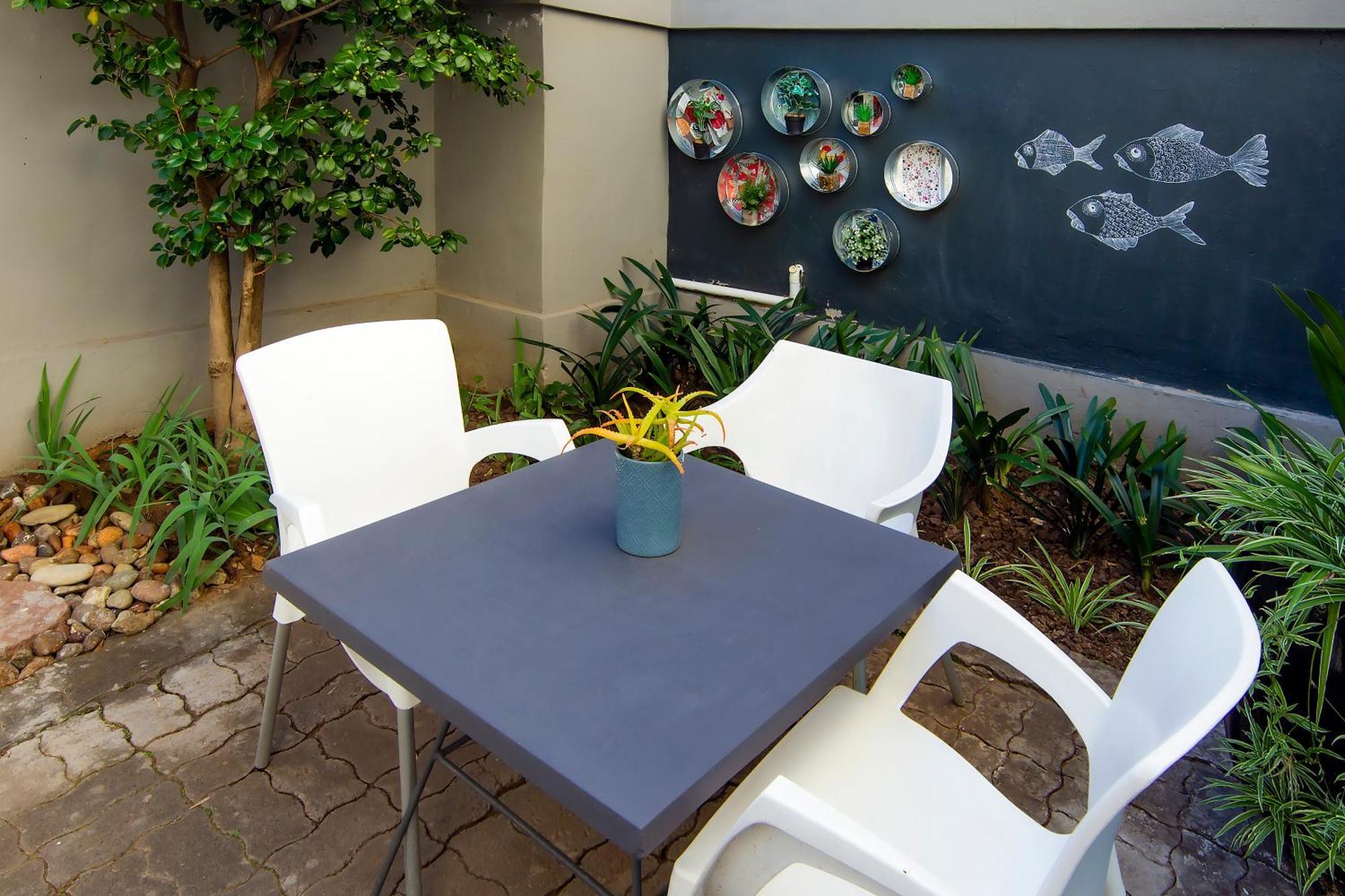 Sixty Three Hotel Bloemfontein Bagian luar foto